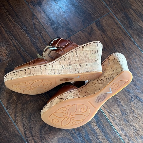 Born Leather Wedge - Picture 6 of 10